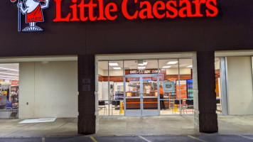 Little Caesars Pizza outside