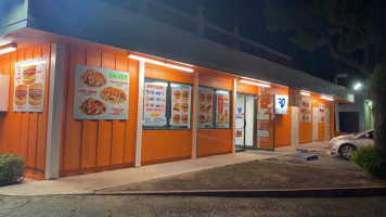 Frosty Drive-in outside