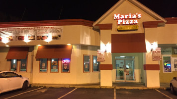 Maria's Pizza outside