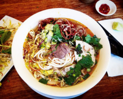 Tèo Bun Bo Hue food