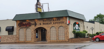 Drag's Roman Lounge outside