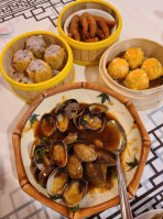 Golden Cantonese Seafood And Dim Sum inside