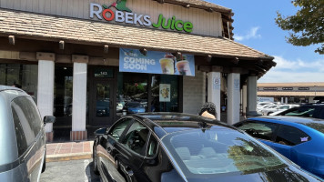 Robeks Fresh Juices Smoothies outside