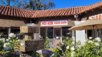 Ma-kin Vegan Sushi outside