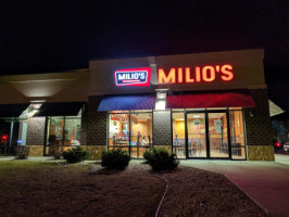 Milio's Sandwiches outside