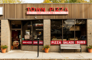 Town House Pizza outside