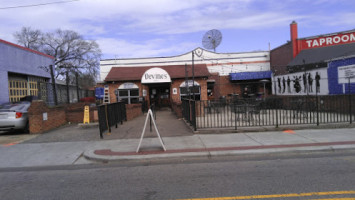 Devine's Restaurant Sports Bar inside