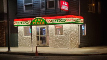 Chick-n-pizza Works outside