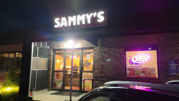 Sammy's Pizza Worcester outside