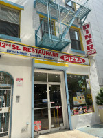 42nd Street Pizza outside
