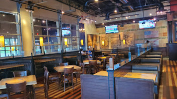 Bj's Brewhouse  gainesville inside