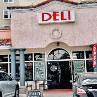 8th Street Deli outside