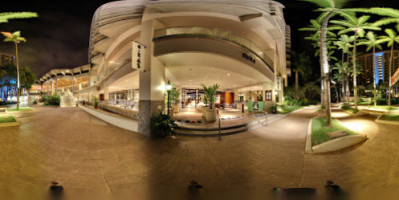 Bibas Courtyard Grill outside