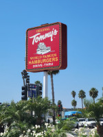 Original Tommy's World Famous Hamburgers outside