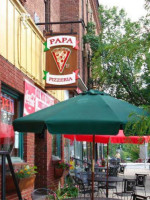 Papa V's Pizzeria outside