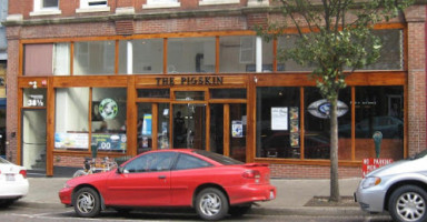 Pigskin Grill outside