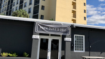 Papa Duke's Deli outside