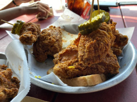 Tumble 22 Hot Chicken food