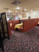 Golden Palace Lounge inside