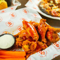 Alondra Hot Wings Pizza Craft Beer food