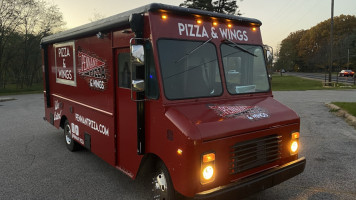 Pennant Pizza Wings Food Truck outside