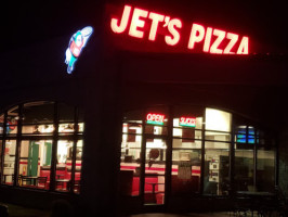 Jet's Pizza inside