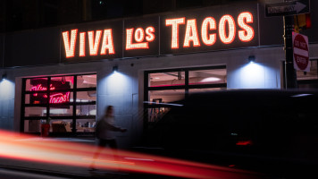Viva Los Tacos food