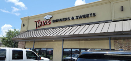 Twin's Burgers And Sweets outside