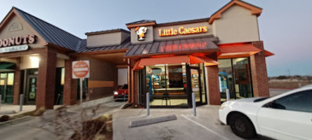 Little Caesars Pizza outside