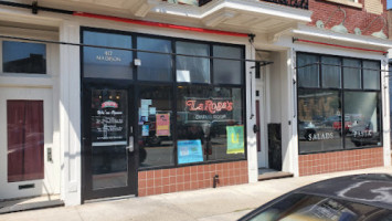 Larosa's Pizza Covington outside