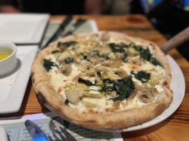 Piero's Pizza Vino food