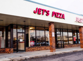 Jet's Pizza Arlington Heights outside