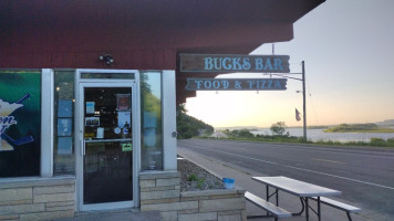 Buck's Grill inside