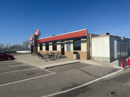 Dairy Queen Grill Chill outside