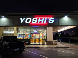 Yoshi's Fresh Asian Grill outside
