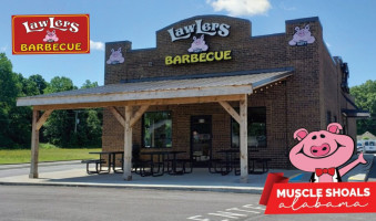 Lawlers Barbecue outside