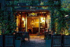Simone On Sunset food