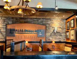 Longhorn Steakhouse inside