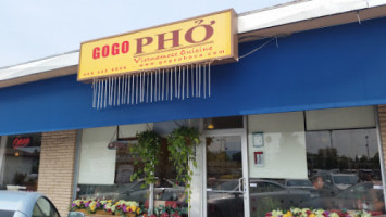 Gogo Phở outside