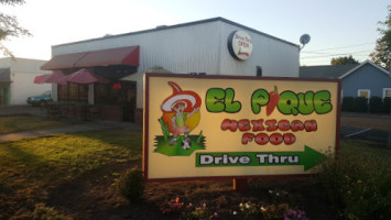 El Pique Mexican Food outside