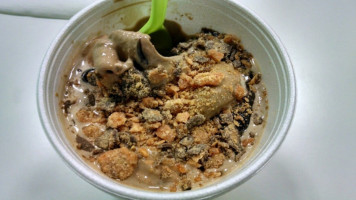 Tickle My Tongue Froyo Hot Cobbler food