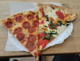 Gotham Pizza food