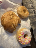 Dippin’ Donuts food