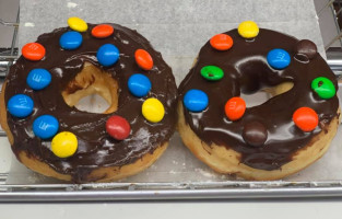 Dippin’ Donuts food