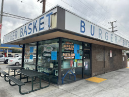 Burger Basket outside