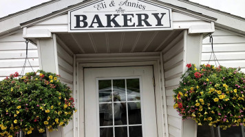 Eli Annie's Bakery outside