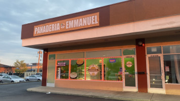 Panaderia Emmanuel outside