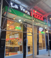 La Vera Pizzeria outside