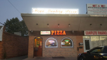 Station Pizza outside