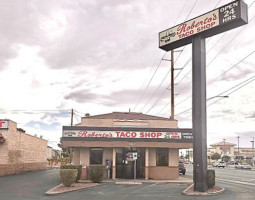 Roberto's Taco Shop outside